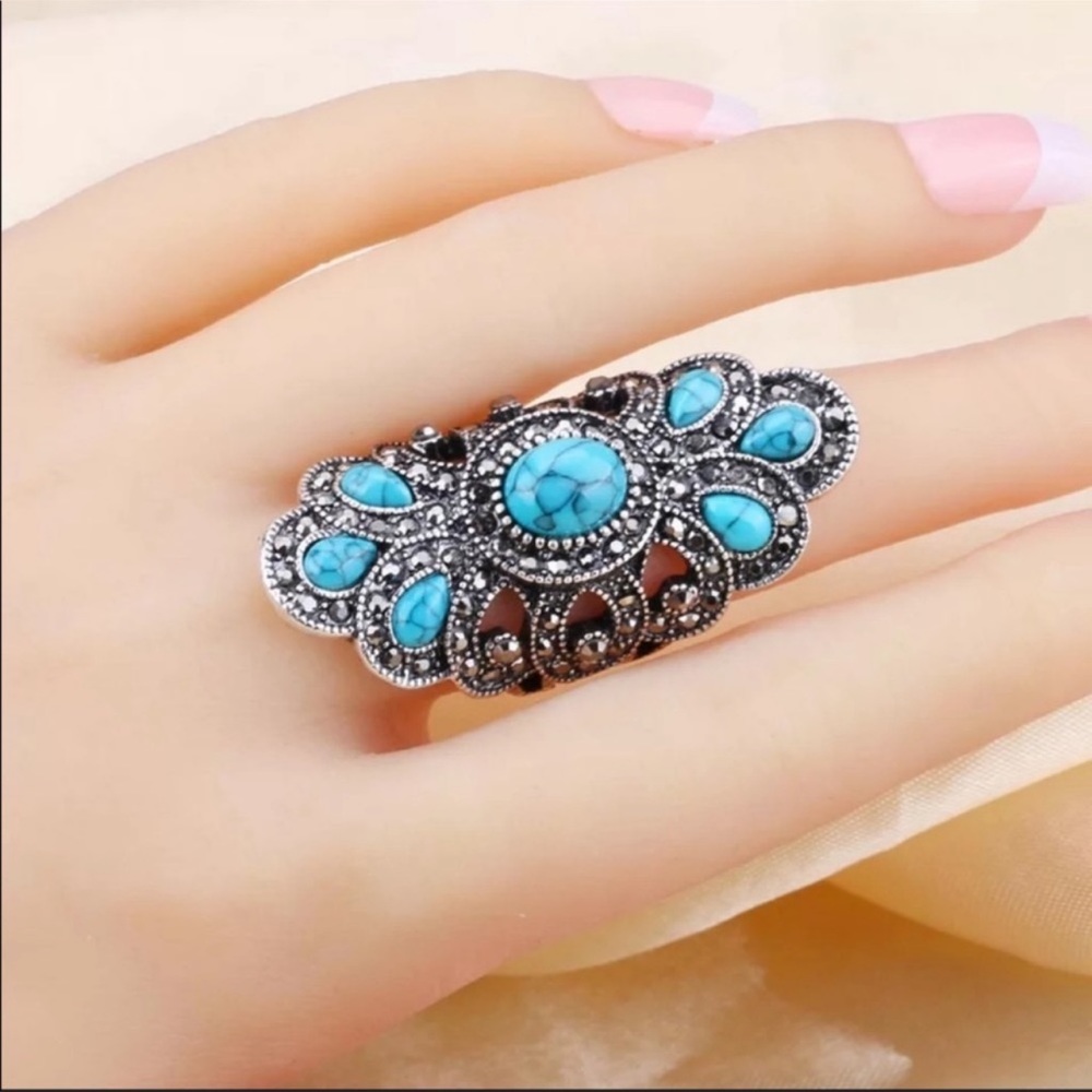 ANTIQUE Women’s Ring - Picture 2 of 8